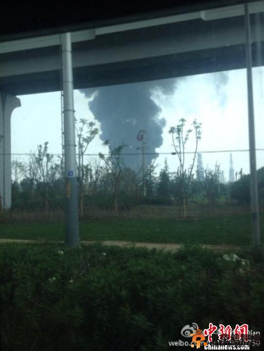 南京一化工厂发生爆炸 四个消防中队前往救援