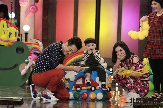 《嗨!2014》谢娜调戏韩国小正太 萌娃天生喜感挡不住