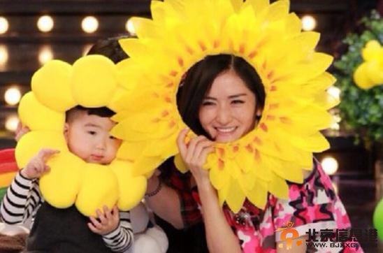 《嗨!2014》谢娜调戏韩国小正太 萌娃天生喜感挡不住