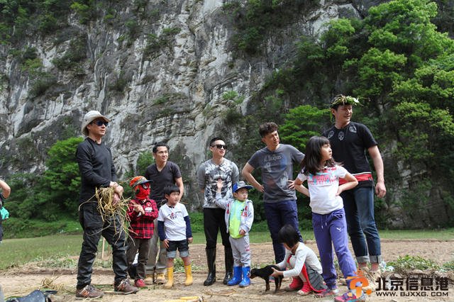《爸爸去哪儿》第二季首批剧照曝光 萌娃奶爸回归【组图】