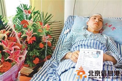 江西夺刀救人考生登人民日报头版(图)