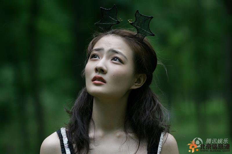 95后女星徐璐森系写真惊艳 网友齐呼别整容【图】