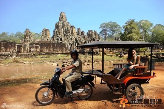 刘诗诗赴柬埔寨 清新自然探寻异国风情