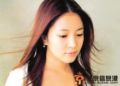 歌手宝儿被曝在校曾遭欺凌 被抓进厕所扯头发(图)