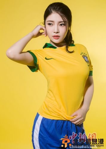 徐冬冬穿巴西队球服拍写真 性感帅气引热议(图)