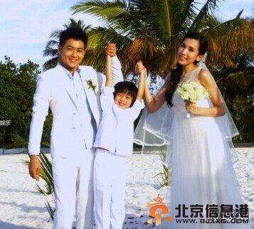 林志颖和老婆海边度假 唯美画面太美好瞬间可拍成偶像剧