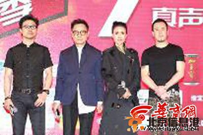 《中国好声音》第三季四位导师：汪峰（微博）、罗大佑、那英、杨坤（微博）（从左至右） 本报特派<a href='http://www.bjxxg.cn/news/beijing/' target='_blank'><u>北京</u></a>记者 朱秦冀 摄