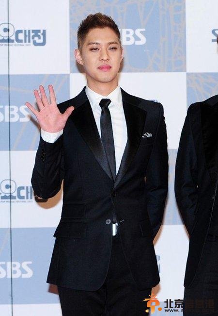 韩团偶像升昊被骂猪节食减肥昏倒