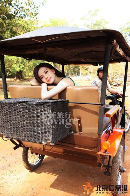 【组图】刘诗诗赴柬埔寨拍写真曝光 乘嘟嘟车体验古老而神秘的异国风情