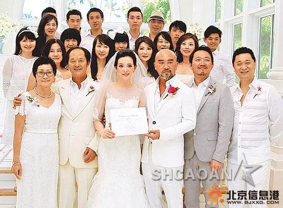 刘真婚礼对媒体厚此薄彼引不满 辛龙服装被亏不够尊重