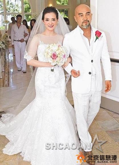 刘真婚礼对媒体厚此薄彼引不满 辛龙服装被亏不够尊重