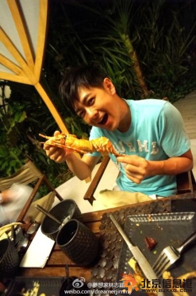 林志颖吃海鲜烧烤