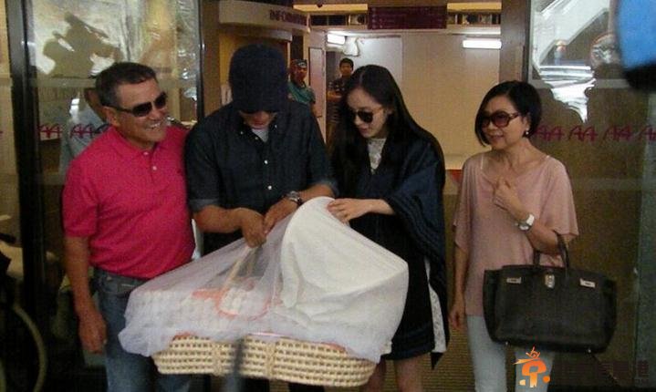 杨幂女儿照片曝光 刘恺威自爆女儿小糯米名字由来