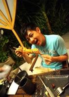 组图：林志颖和老婆海边度假照曝光 儿子Kimi搞怪出镜