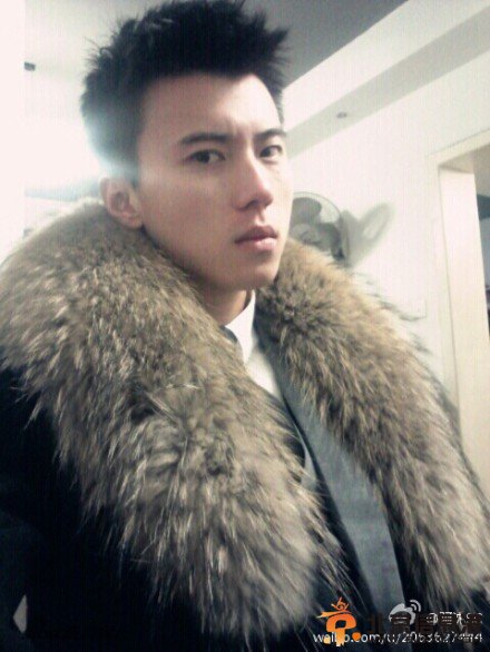 一夜爆红的丽水特警哥 长腿型男制服范儿帅哭网友