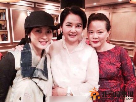 孙俪女儿满月 姨奶胡慧中现身探望[图]