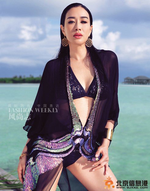 钟丽缇泳装大片尽显性感女神风姿 43岁辣妈不老