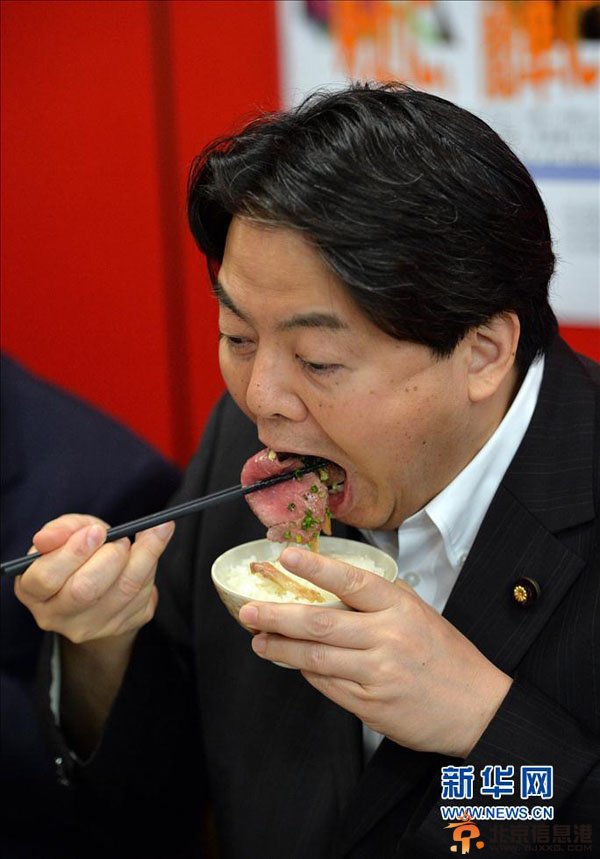 血腥的“美味” 日首相推商业捕鲸