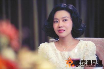 闫妮被封“姐弟恋”专业户。