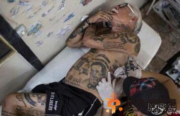 为<a href='http://www.bjxxg.cn/sports/zuqiu/' target='_blank'><u>足球</u></a>82次纹身