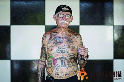 世界杯铁杆球迷为<a href='http://www.bjxxg.cn/sports/zuqiu/' target='_blank'><u>足球</u></a>82次纹身武装到指甲 且追且疯狂的球迷