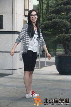 《花样爷爷》宋茜素颜无人认出 刘烨调侃：妆前妆后两个人