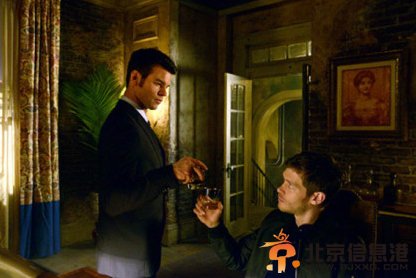 《初代吸血鬼》第一季19集剧情 吸血鬼家族与女巫和平协议破裂 