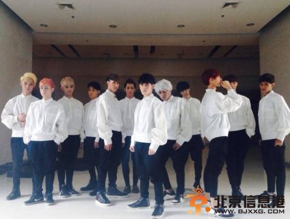 泰国山寨EXO洗剪吹造型雷人 连签名SNS自拍都100%模仿正牌EXO