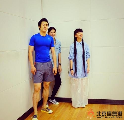 小彩旗加盟话剧版《山楂树之恋》 饰演静秋显纯情