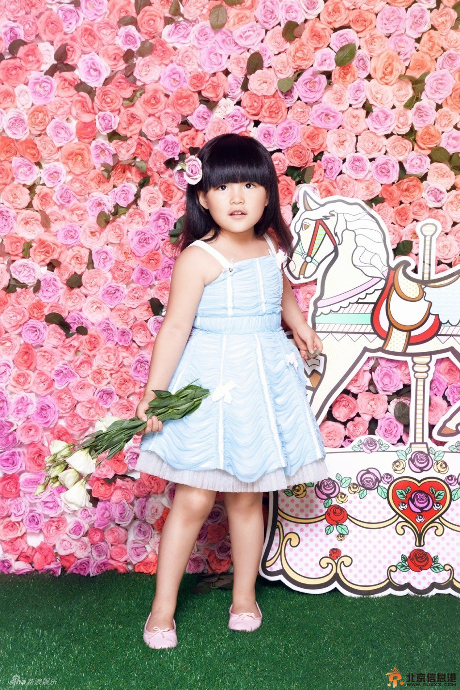 王诗龄最新写真照片 小胖娃变身花仙子乖巧可爱
