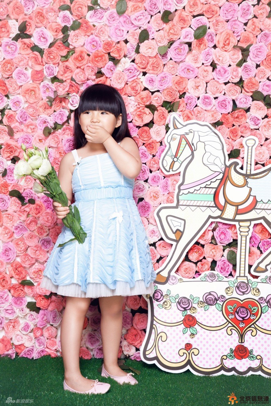王诗龄最新写真照片 小胖娃变身花仙子乖巧可爱