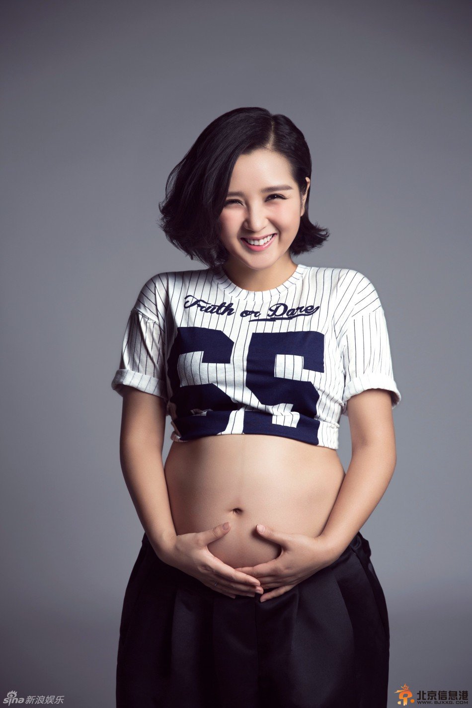 何洁怀孕大肚照曝光 准妈妈甜蜜待产