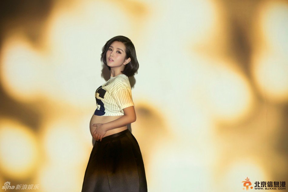 何洁怀孕大肚照曝光 准妈妈甜蜜待产