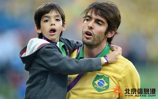 世界杯卡卡现身场边为巴西加油 让人唏嘘岁月的残忍