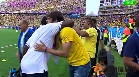 世界杯卡卡现身场边为巴西加油 让人唏嘘岁月的残忍