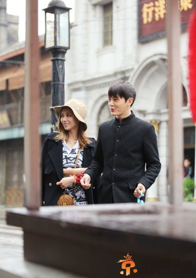 《如果爱》“减肥夫妇”孙坚王霏霏回归 约会上海街头暧昧指数爆棚