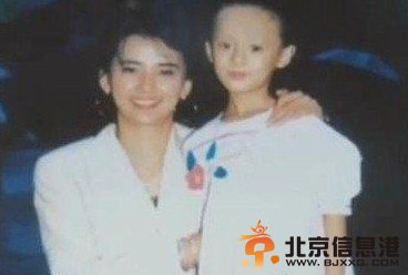 孙俪姨奶竟是胡慧中晒童年合影 网友羡慕邓超幸福：娶了美老婆 儿女双全