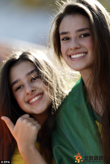 巴西世界杯的球迷与示威者