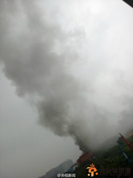 成都一制药厂发生爆炸引发火灾(图)