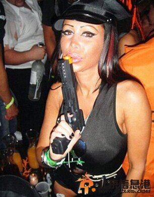 纽约脱衣舞团体诈骗 美女大都是个陷阱出来混总是要还的