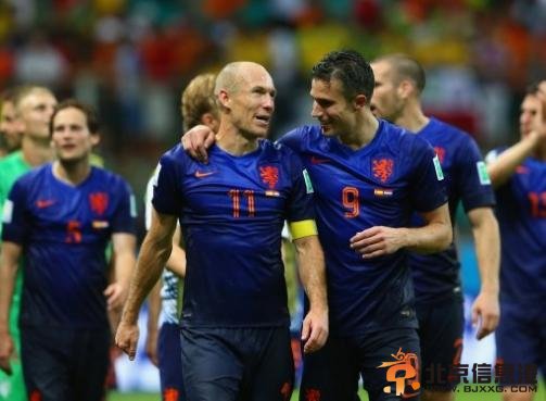 西班牙vs荷兰比分世界杯第二例假摔 B组范佩西头球世界波