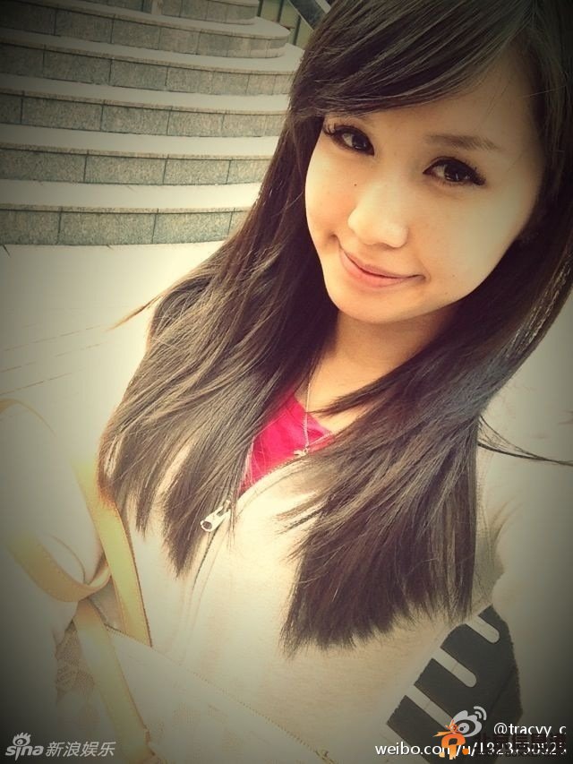 柯震东新欢女友Tracy海量私照曝光 长发披肩清纯可爱
