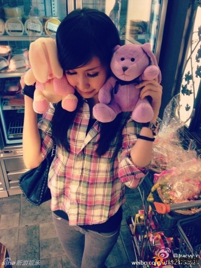 柯震东新欢女友Tracy海量私照曝光 长发披肩清纯可爱