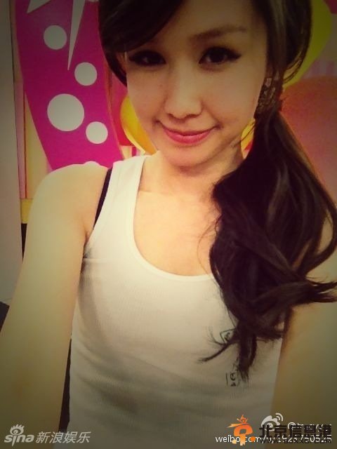 柯震东新欢女友Tracy海量私照曝光 长发披肩清纯可爱