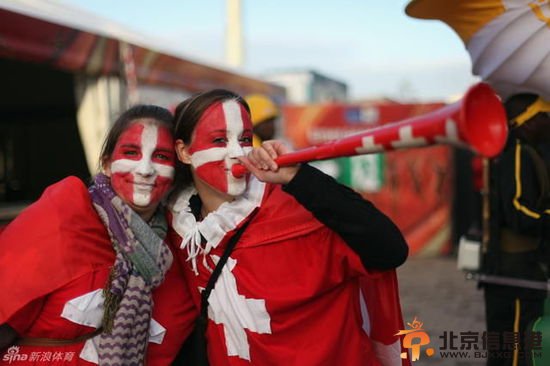 巴西世界杯女球迷斗艳千奇百怪助威 性感激情惹火