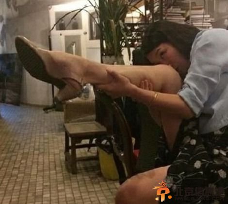 用腿开枪爆红 专家称真无聊