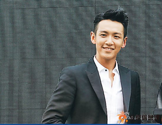 萧亚轩公然晒&ldquo;新欢&rdquo;合影  挑衅柯震东与女友Tracy？