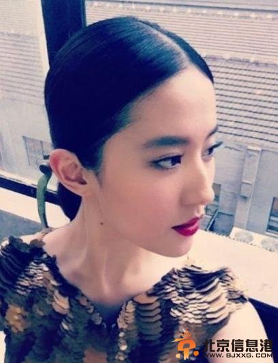 刘亦菲(微博)晒自拍近照