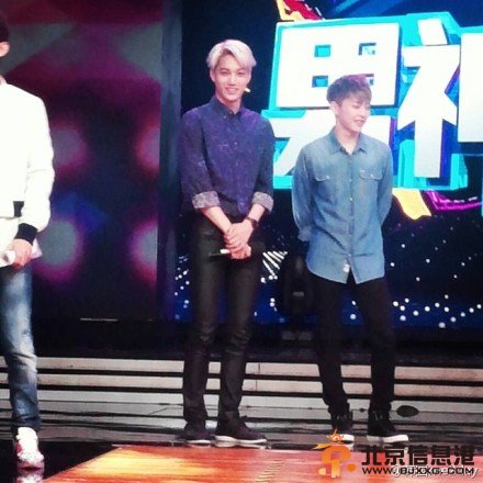 EXO快乐大本营录制现场花絮图 EXO成员Kai的身材获赞