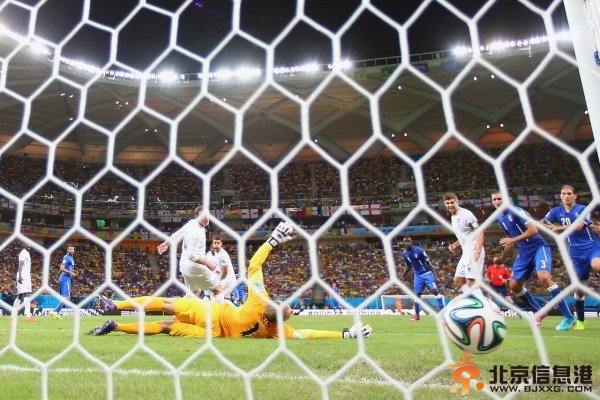 正播英格兰1-2意大利 巴神头槌斩世界杯首球